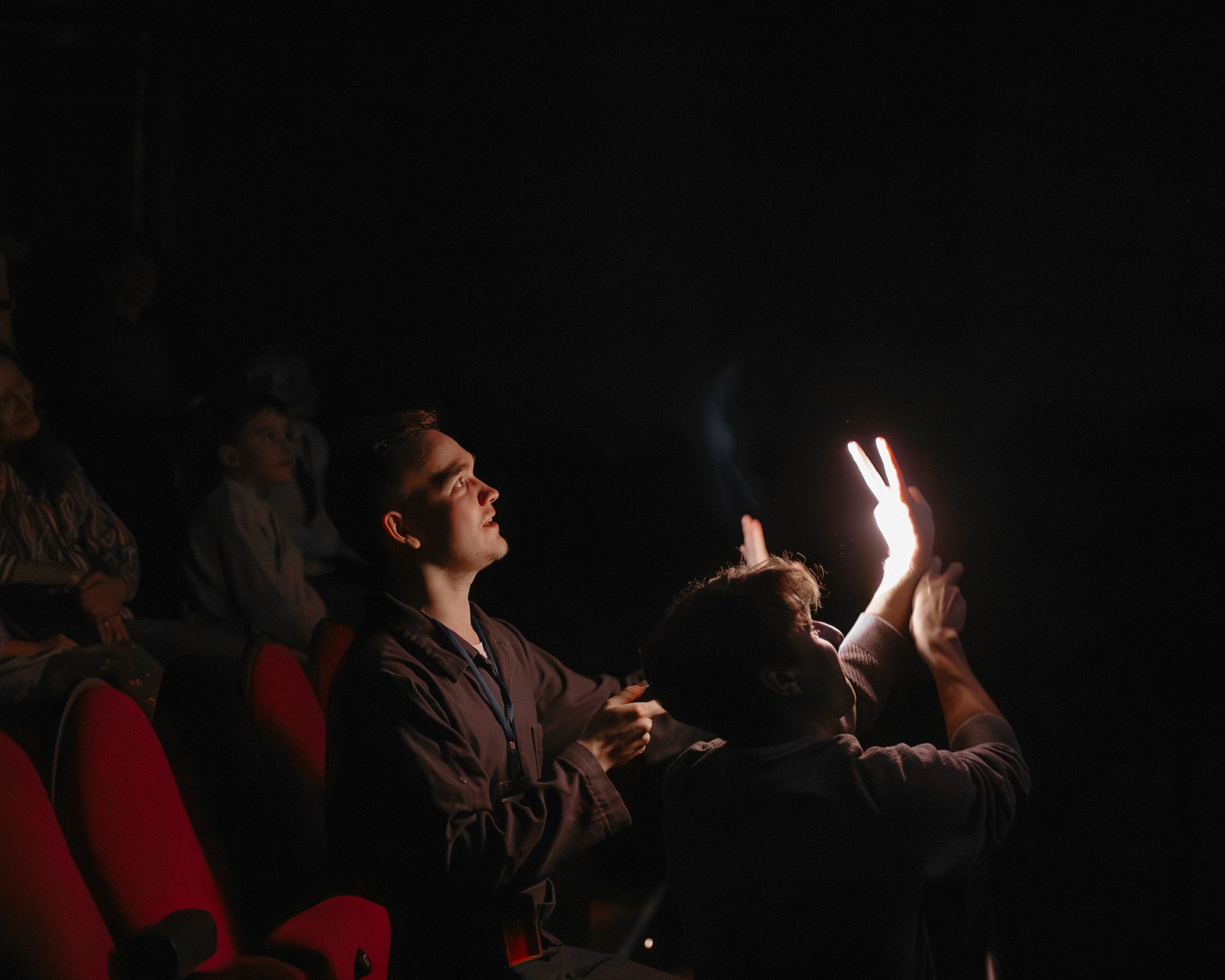 Сверчок спасает премьеру!