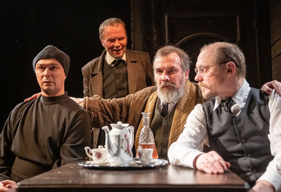 КАРАМАЗОВЫ