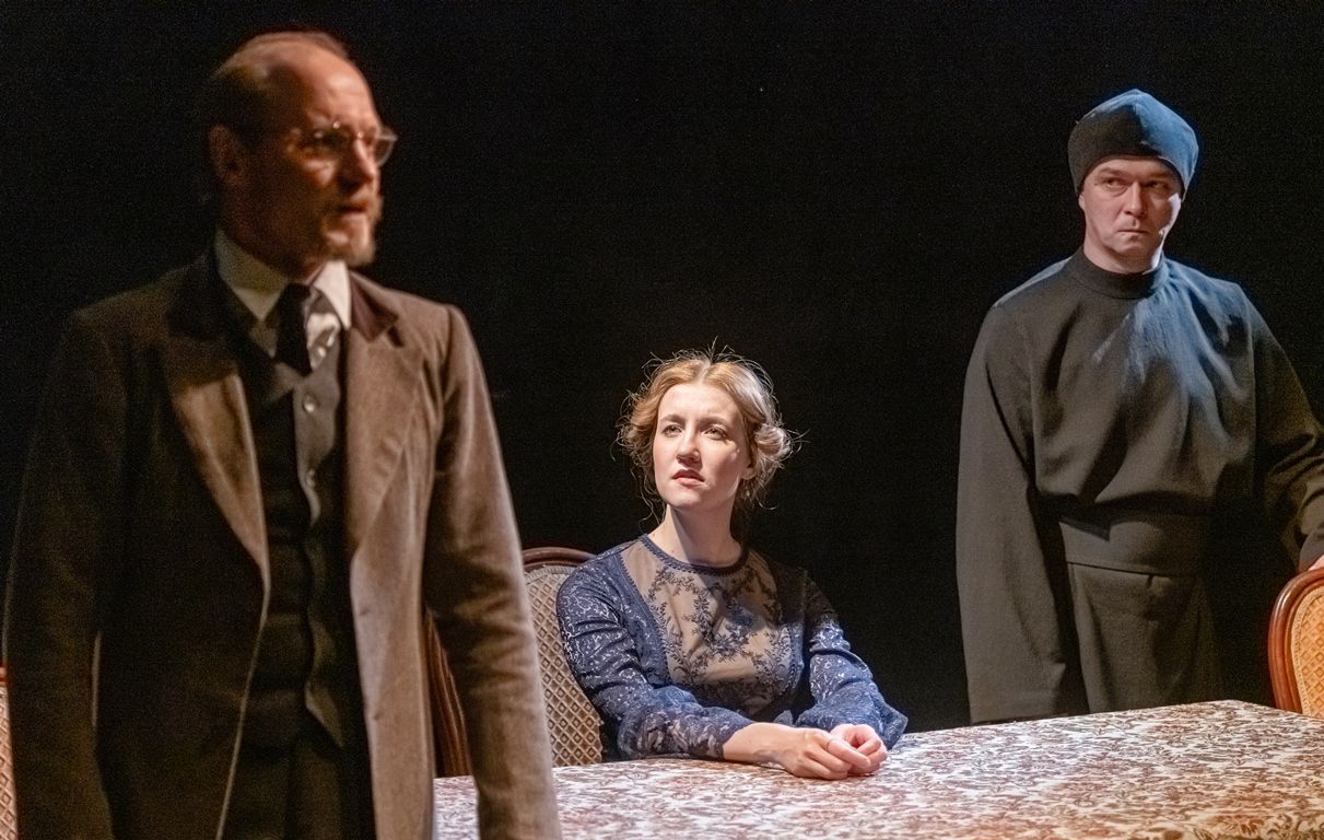 КАРАМАЗОВЫ