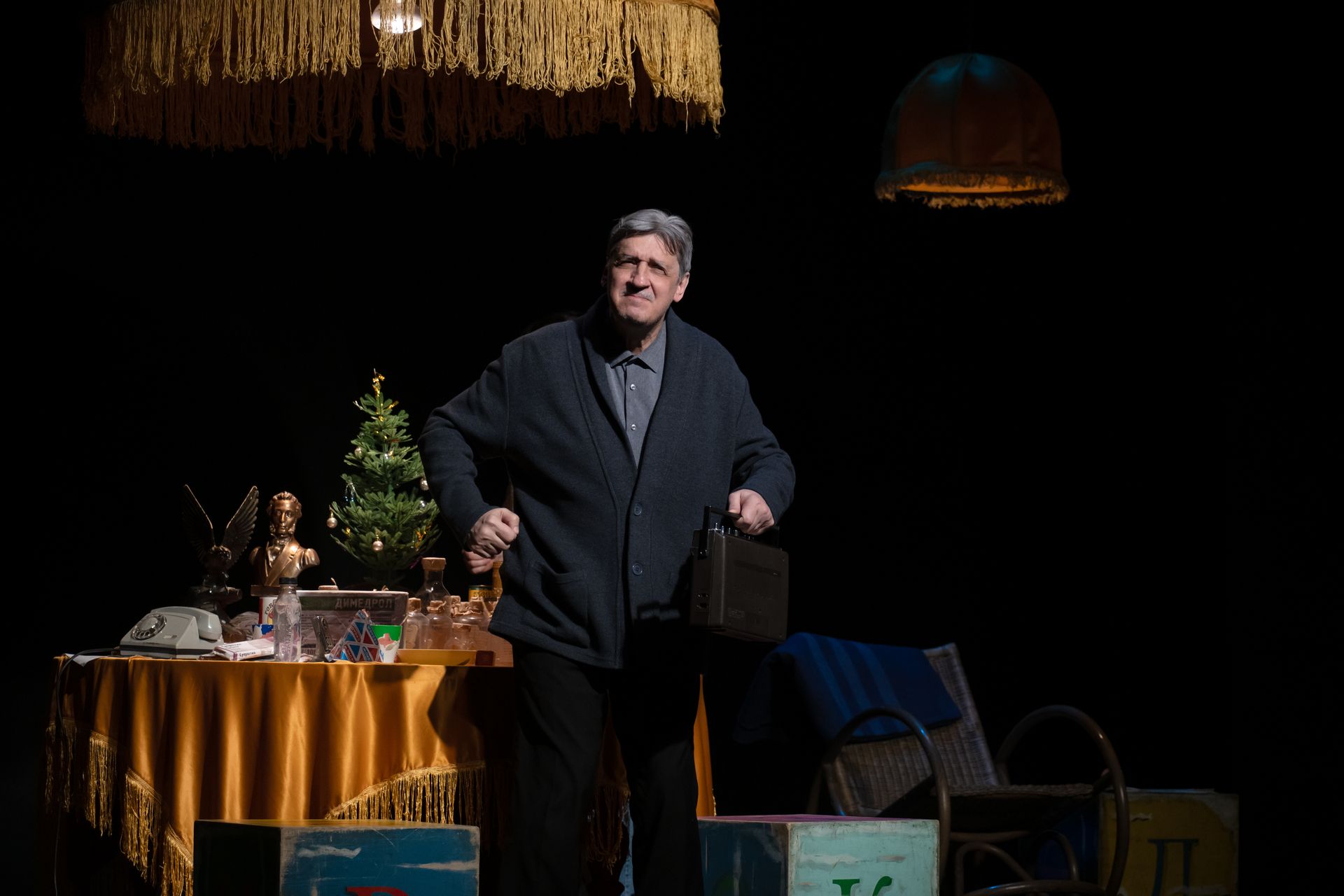 Похороните меня за плинтусом